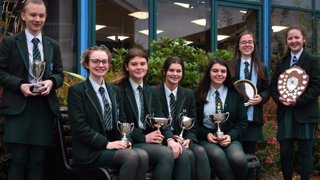 pupils getting prizes